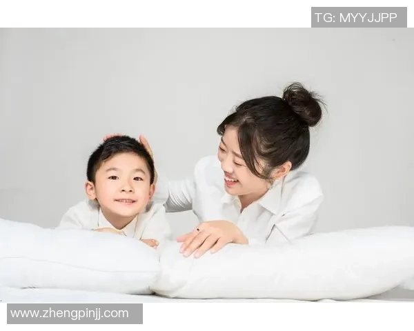 足球明星与孩子们的温馨时光：亲子互动中的快乐与成长